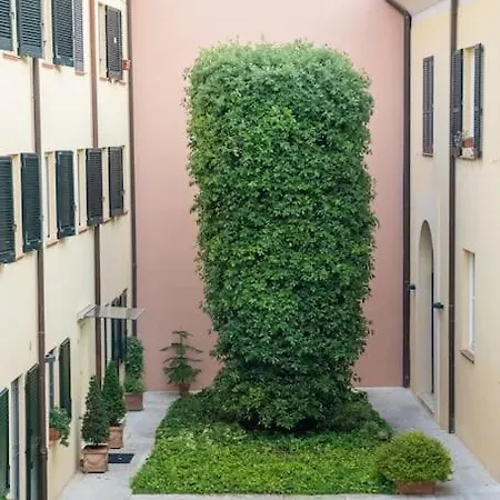 Magnifico In Palazzo Storico Del 500” Lejlighed Ferrara