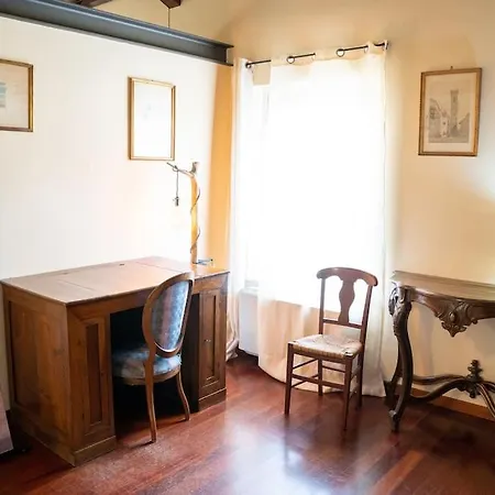 Magnifico In Palazzo Storico Del 500” Lejlighed Ferrara