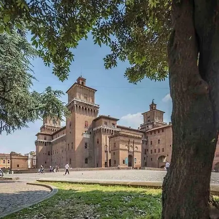 Magnifico In Palazzo Storico Del 500” Lejlighed Ferrara