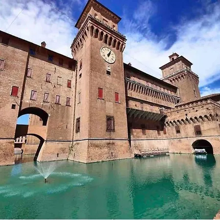 Magnifico In Palazzo Storico Del 500” Lejlighed Ferrara