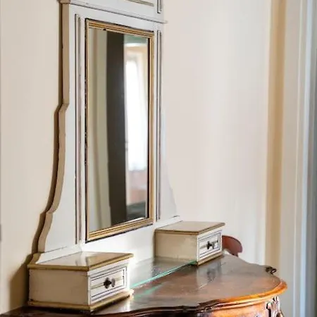 Magnifico In Palazzo Storico Del 500” Lejlighed